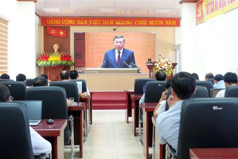 Hội nghị toàn quốc nghiên cứu, học tập, quán triệt và triển khai thực hiện một số nghị quyết, chỉ thị của Bộ Chính trị.