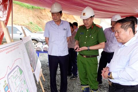 Đồng chí Phó Chủ tịch Thường trực UBND tỉnh Tống Thanh Hải kiểm tra, chỉ đạo tháo gỡ khó khăn, thúc đẩy tiến độ các dự án Trường PTDTNT liên cấp.