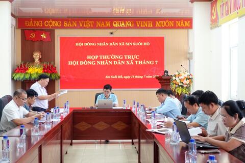 Họp Thường trực Hội đồng nhân dân xã tháng 7