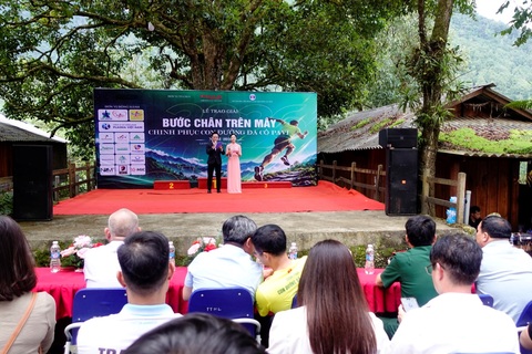 Bế mạc và trao giải cho các VĐV tham gia Giải chạy “Bước chân trên mây – Chinh phục con đường đá cổ Pavi”