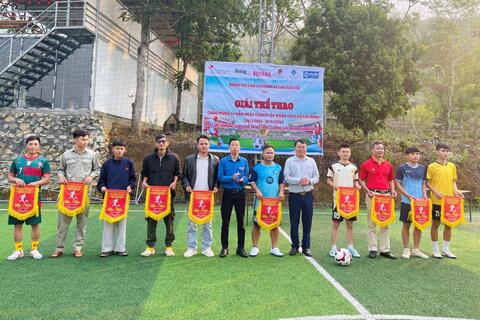 Khai mạc Giải bóng đá nam thanh niên xã Sin Suối Hồ