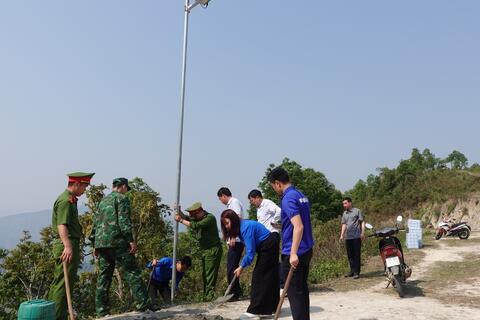 BCH Đoàn xã Sin Suối Hồ, phường Tân Phong, Đoàn Kết khánh thành Công trình thanh niên “Thắp sáng đường biên” và tổ chức Lễ ký kết nghĩa